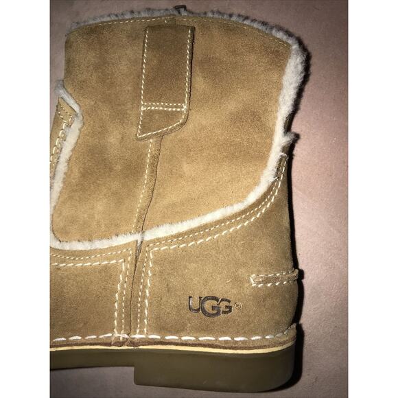 NWOB Ugg Suede And Sherpa Ankle Boots Size 8 - Picture 7 of 10